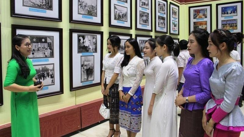 An exhibition highlighting Vietnam - Laos friendship in Thanh Hoa in late August. (Photo: NDO)