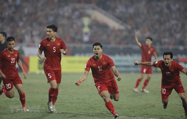Vietnam keep AFF Cup title hope with late goal against Thailand in the final. (Photo: VNA)