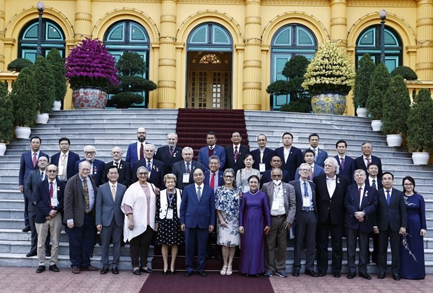 President Nguyen Xuan Phuc hosts international guests who ccome to Vietnam for the celebration of the 50th anniversary of the Paris Peace Accords. (Photo: VNA)