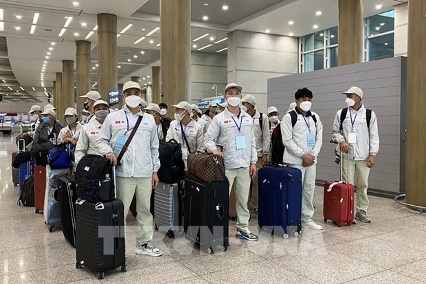 Vietnamese workers at Incheon airport in the RoK. (Photo: VNA) 