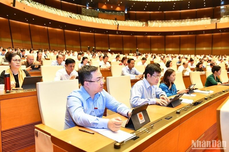 The legislators at the fifth session of the 15th NA on May 25. (Photo: NDO)
