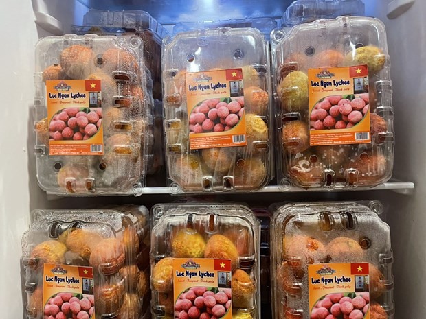 Vietnamese flag is seen on the package of lychee products exported to the UK. (Photo: VNA)