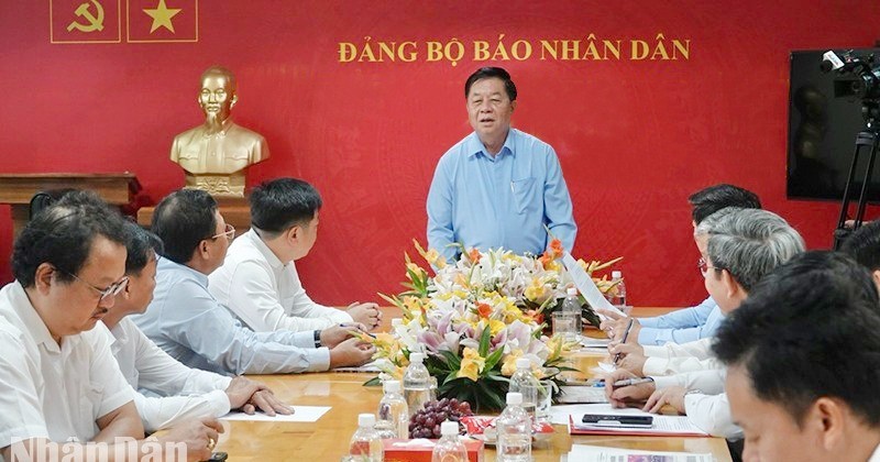 Secretary of the PCC and Head of the PCC’s Commission for Communications and Education Nguyen Trong Nghia, speaks at the Nhan Dan Newspaper’s Representative Office in Ho Chi Minh City.