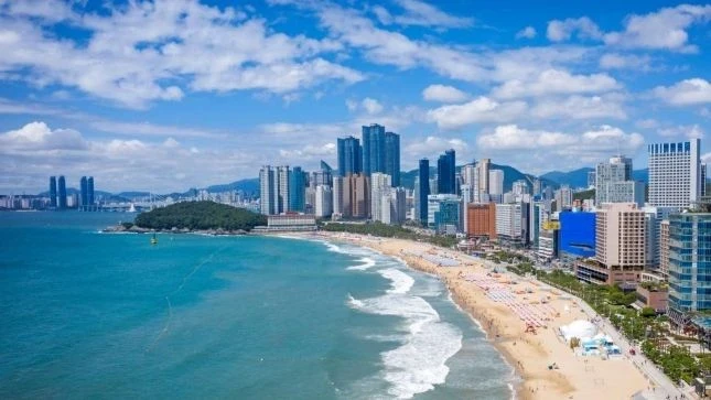 Haeundae Beach is one of the attractive places for tourists to Busan. (Photo: VisitBusan)
