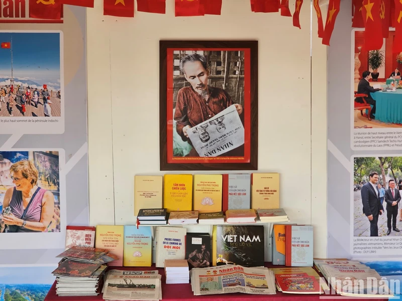 The books and publications about President Ho Chi Minh, the Communist Party of Vietnam, and the cause of innovation and international integration, are displayed at the festival.