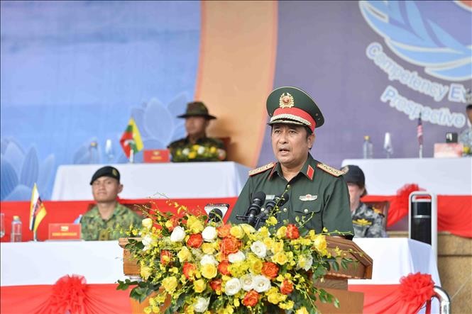 Sen. Lieut. Gen. Phung Si Tan, Deputy Chief of the General Staff of the Vietnam People’s Army speaks at the event. (Photo: VNA)