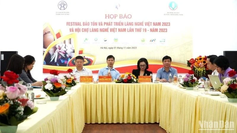 At the press conference on the 2023 Vietnam Craft Villages Festival and the 19th Vietnam Craft Village Fair.