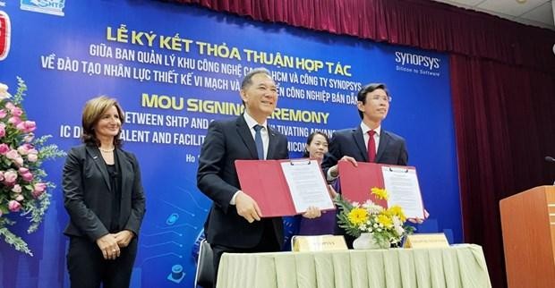 At the signing ceremony (Photo: congthuong.vn)