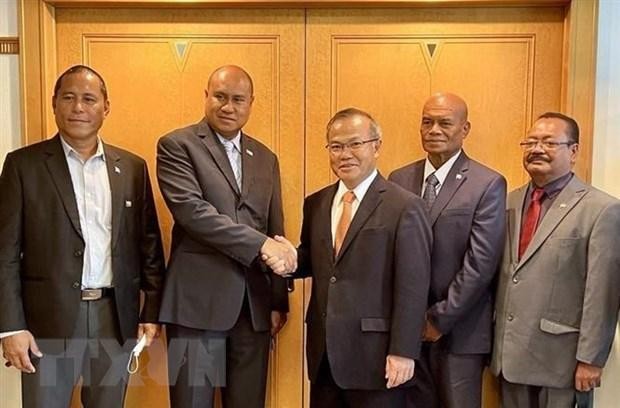 Vietnamese Ambassador (third, left) and Palau officials (Photo: VNA)