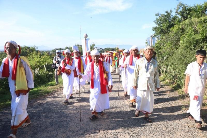 Cham ethnic dignitaries perform a costume-carrying ritual from Ninh Phuoc district to Po Klong Grai Tower.