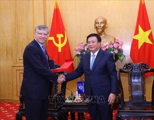 Politburo member, Chairman of the Central Theoretical Council and President of the Ho Chi Minh National Academy of Politics Nguyen Xuan Thang (right) and Global Director of the World Bank (WB) Group's Macroeconomics, Trade and Investment Global Practice Marcello de Moura Stevão Filho. (Photo: VNA)