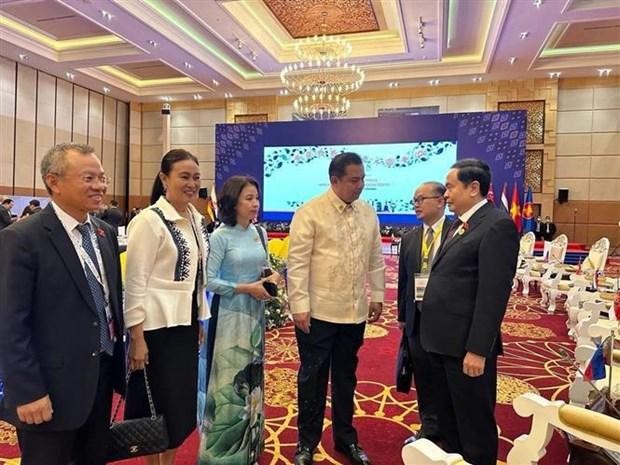 Vietnamese and Philippine delegations in Cambodia (Photo: VNA)