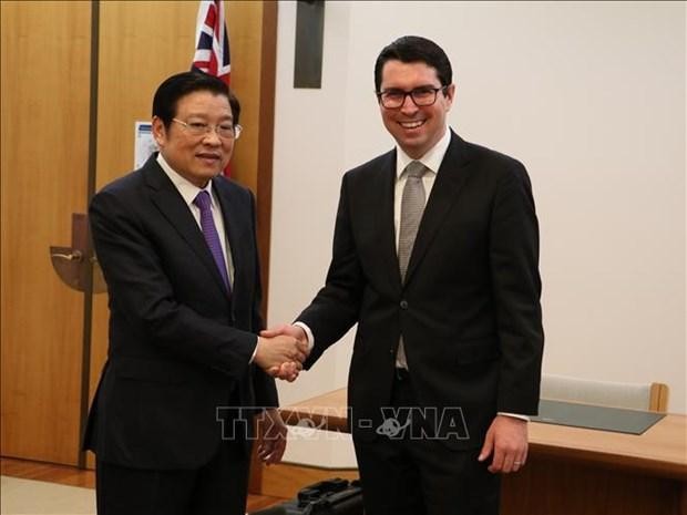 Phan Dinh Trac (left), Politburo member and Chairman of the CPV Central Committee’s Commission for Internal Affairs, meets with Patrick Gorman, Labour Party member in the House of Representatives, Assistant Minister and Advisor to the Australian Prime Minister. (Photo: VNA)