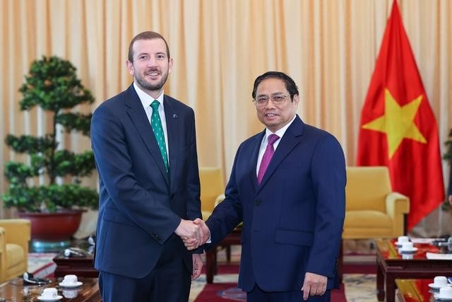 PM Pham Minh Chinh (R) meets with European Commissioner for Environment, Oceans, and Fisheries Virginijus Sinkevičius in HCM City on November 28. (Photo: VGP)