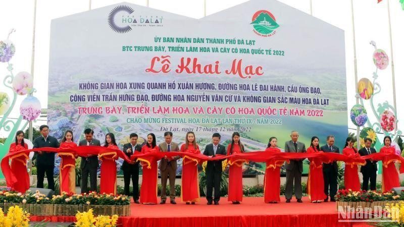 Da Lat opens flower space and international flower and ornamental plant fair 