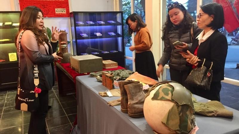 Delegates visited artifacts related to the battle that lasted 12 days and nights in Hanoi in December 1972.