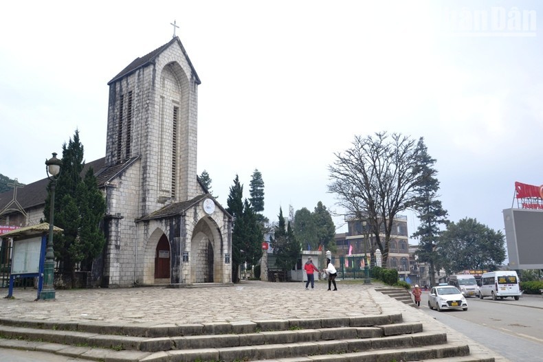 Sa Pa stone church built in 1935 is a tourist attraction for the upcoming Christmas.
