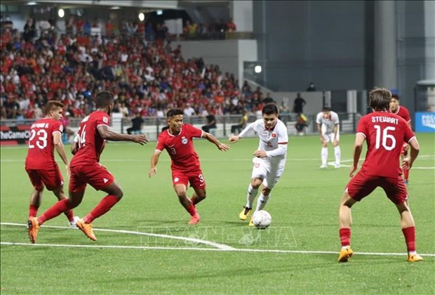The Golden Star Warriors had almost 70% of possession and twenty shots per goal but could not find a way to pierce Singapore's defence. (Photo: VNA)