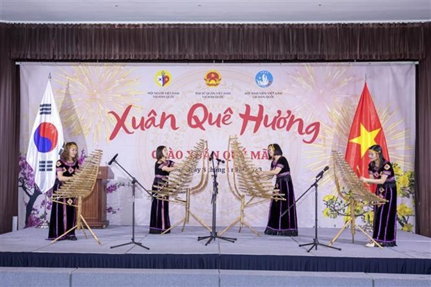 A performance at “Xuan Que Huong”programme in the RoK (Photo: VNA)