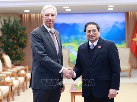 PM Pham Minh Chinh (R) and Portuguese Minister of Foreign Affairs Joao Gomes Cravinho (Photo: VNA)