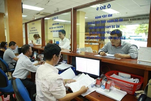 Tax payers at the Hanoi Tax Department (Photo: VNA)