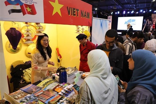 Vietnam impresses visitors at the Sakia Exhibition for Cultural Services in Egypt. (Photo: VNA)