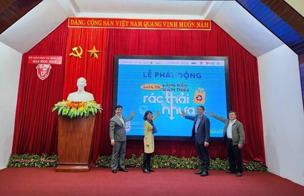 A contest to seek initiatives to reduce plastic waste in Hue city is launched in the central province of Thua Thien-Hue on February 23. (Photo: VNA)