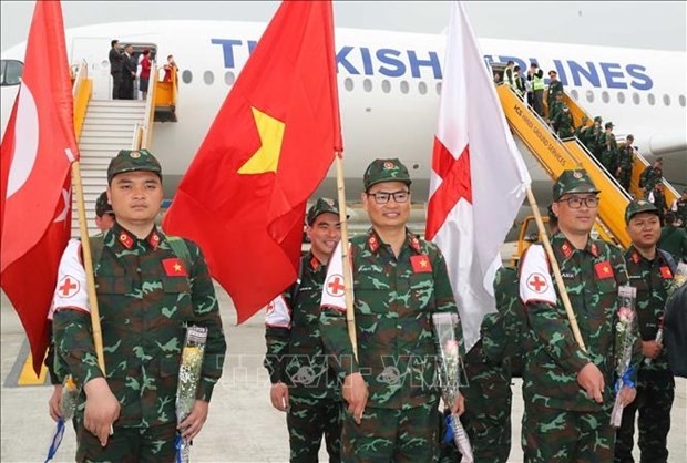 Members of the VPA search and rescue team arrive at the Noi Bai international airport (Photo: VNA)