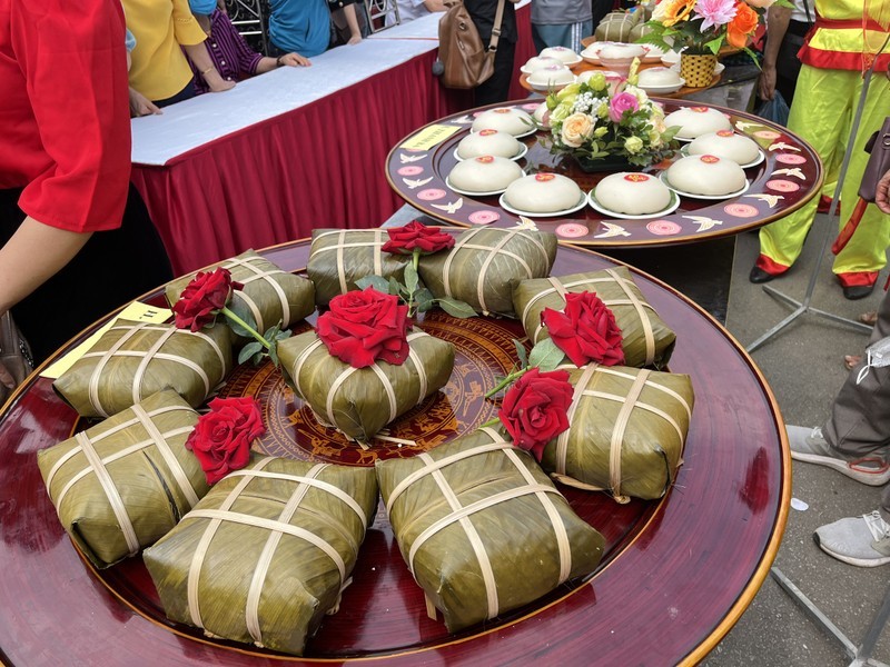 The most outstanding teams for Chung cake and Giay cake will be selected to offer to the Hung Kings during the Hung Kings Temple Festival next year.