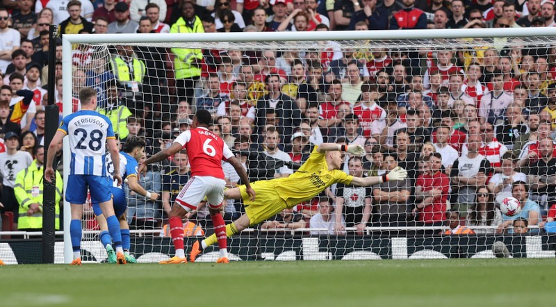 Brighton & Hove Albion's Julio Enciso scores their first goal past Arsenal's Aaron Ramsdale - Premier League - Arsenal v Brighton & Hove Albion - Emirates Stadium, London, Britain - May 14, 2023. (Photo: Reuters)