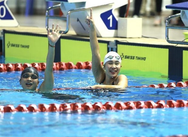 Vietnamese divers win gold medal in mix relay 4x50 surface event. (Photo: VNA)