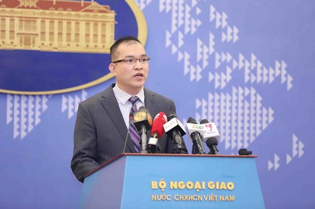 Deputy Spokesman Nguyen Duc Thang fields reporters' questions at the press meeting on June 1. (Photo: VNA)