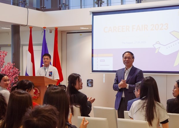 Vietnamese Ambassador to the Netherlands Pham Viet Anh speaks at the event (Photo: VNA)