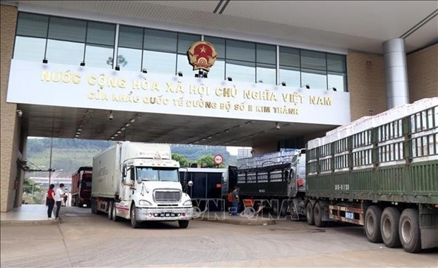 Trucks carrying goods for export to China through Kim Thanh II International Border Gate in Lao Cai province. (Photo: VNA)