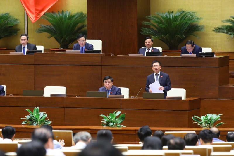 Minister of Finance Ho Duc Phoc (standing) speaks at the ongoing fifth session of the 15th NA on June 1. (Photo: VNA)