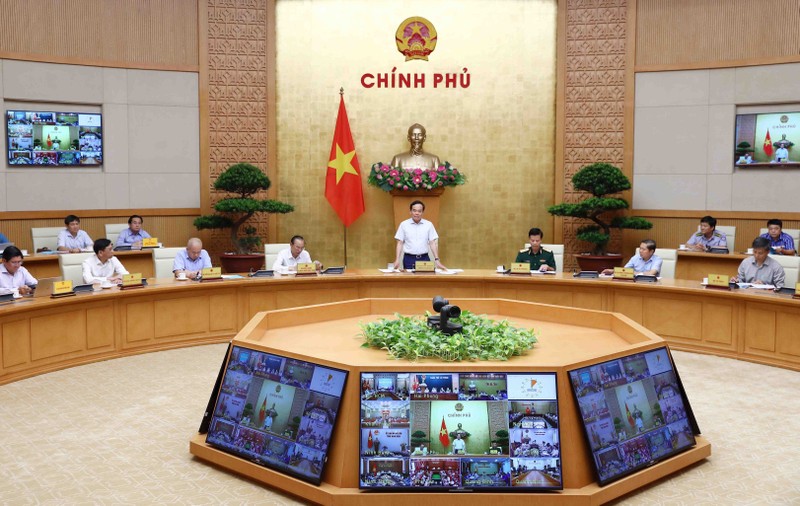 Deputy PM Tran Luu Quang (standing) speaks at the seventh meeting of the national steering committee for fighting IUU fishing in Hanoi ></em></div>
<div class=