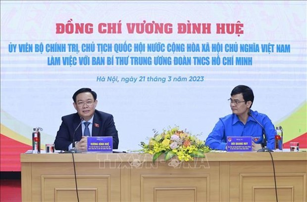 National Assembly Chairman Vuong Dinh Hue (L) at a working session with Secretariat of the Central Committee of the Ho Chi Minh Communist Youth Union (Photo: VNA) 