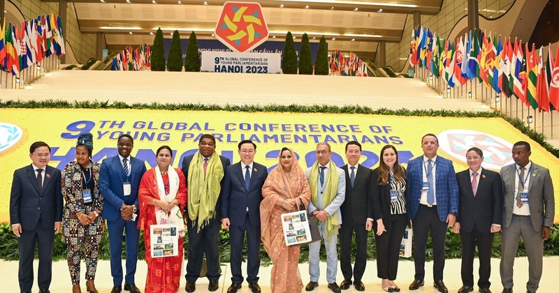National Assembly Chairman Vuong Dinh Hue and delegates attending the event at My Dinh National Convention Centre, Hanoi.
