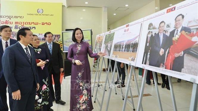A photo exhibition on the Vietnam - Laos relations was kicked off at the National News Agency Centre in Hanoi on September 6. (Photo: VNA)