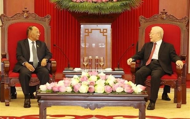 Party General Secretary Nguyen Phu Trong (R) and President of the Cambodian National Assembly Samdech Heng Samrin (Photo: VNA)