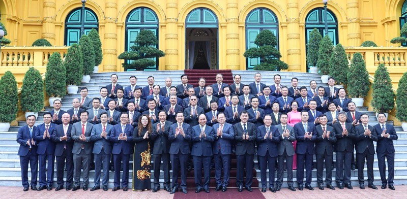 President Nguyen Xuan Phuc and delegates pose for a group photo. (Photo: VNA)