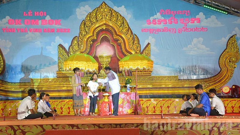 Khmer people in Tra Vinh celebrate Ok Om Bok Festival (Photo: baotravinh.vn)