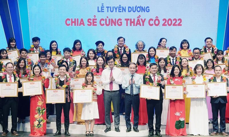 Programme honours 68 outstanding teachers nationwide (Photo: hanoimoi.com.vn)