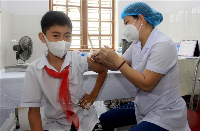 Vaccination against COVID-19 in Vietnam (Photo: VNA)