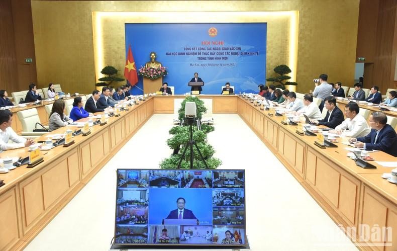 Prime Minister chairs meeting on vaccine diplomacy (Photo: NDO/Tran Hai)