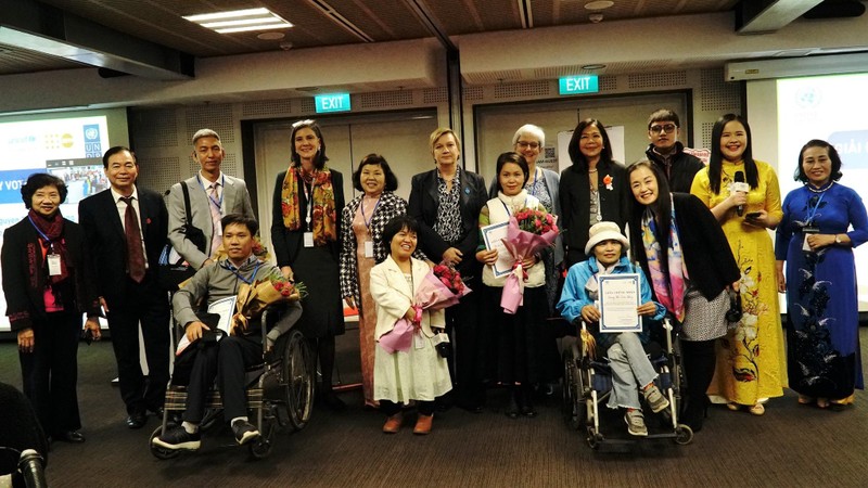 Winners of a photo voice contest on persons with disabilities awarded at an event hosted by the UNDP in Vietnam. (Photo: UNDP in Vietnam)