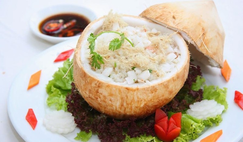 Steamed rice with coconut. 