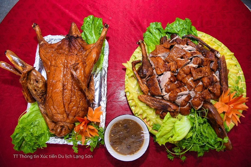 Roast duck: A must-try dish in Lang Son province (Photo: baolangson.vn)