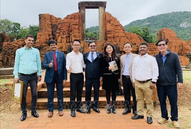 Vietnamese and Indian delegates at the restored towers in My Son World Cultural Heritage Site (Photo: VNA)