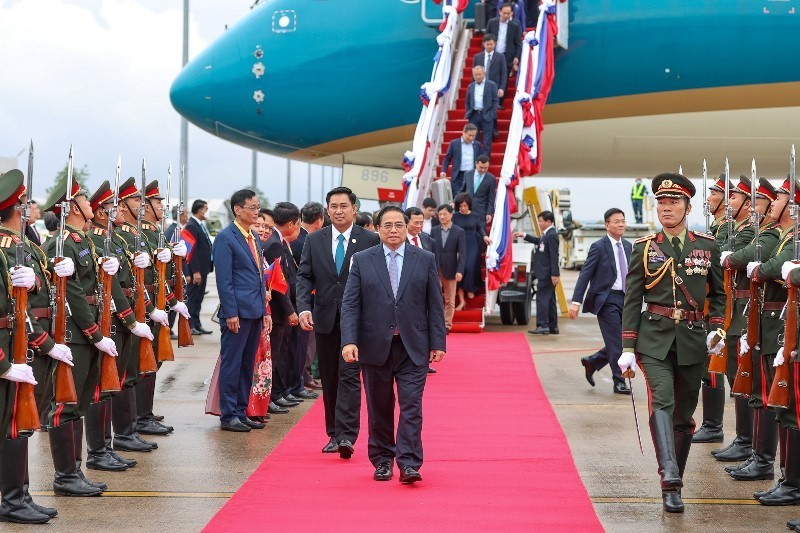 Prime Minister Pham Minh Chinh welcomed at Wattay International Airport, Vientiane, Laos (Photo: Nhat Bac)